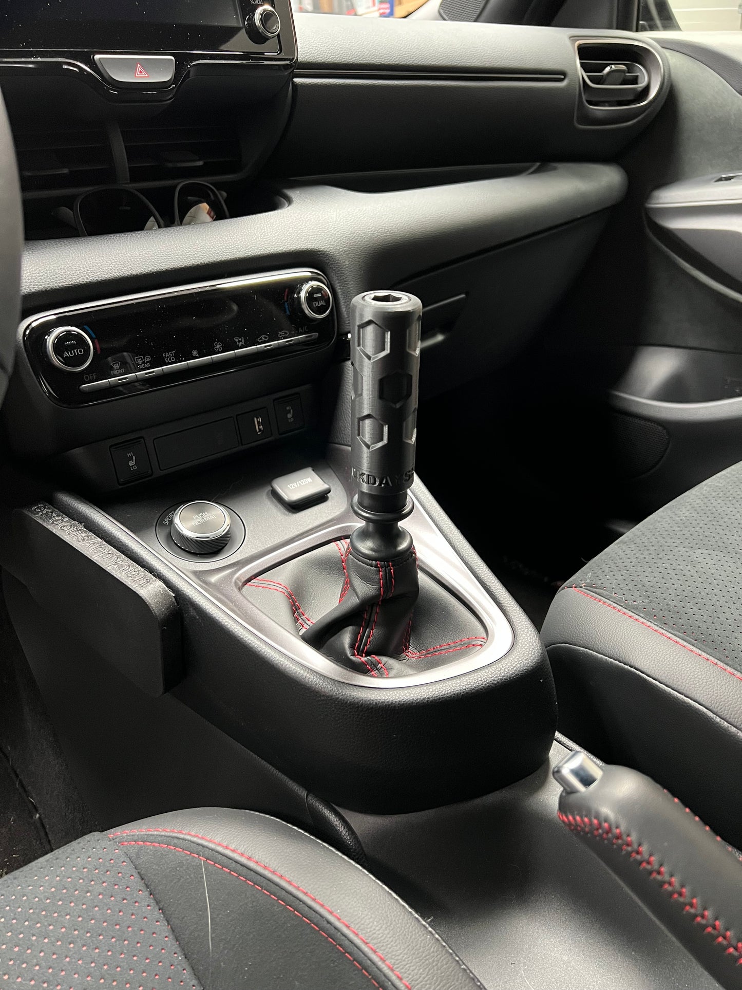 Simple shift knob with honeycomb pattern for Toyota GR Yaris